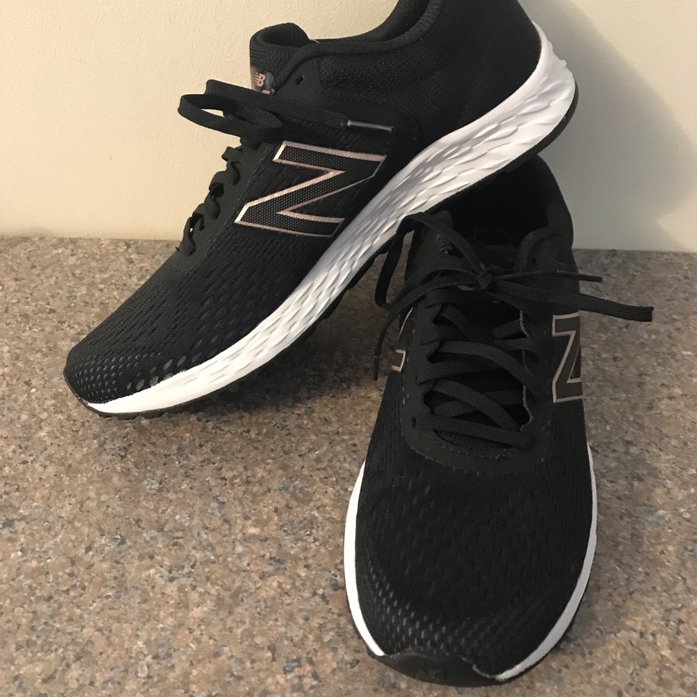 New balance fresh foam Arishi black sneakers nwt